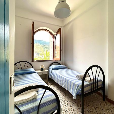 Vista Mare Su Tre Piani Con Giardino Villa Falerna Eksteriør bilde