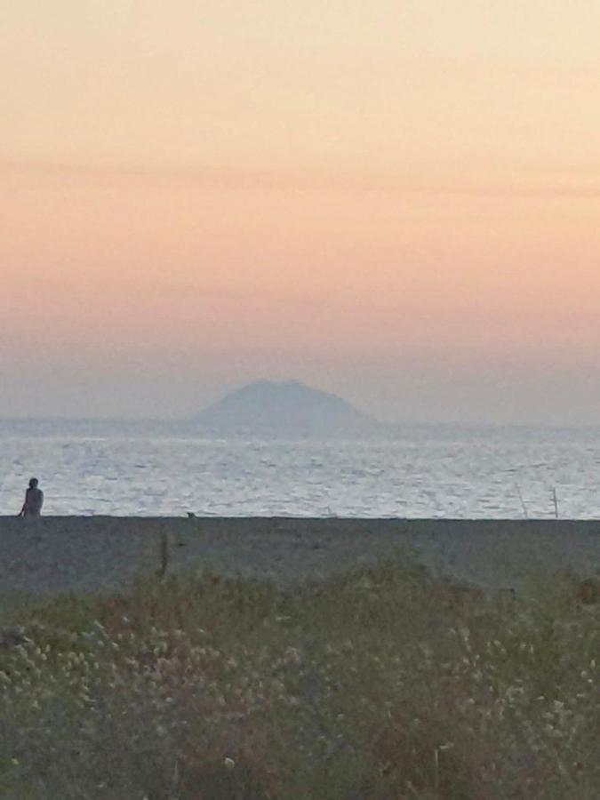 Vista Mare Su Tre Piani Con Giardino Villa Falerna Eksteriør bilde